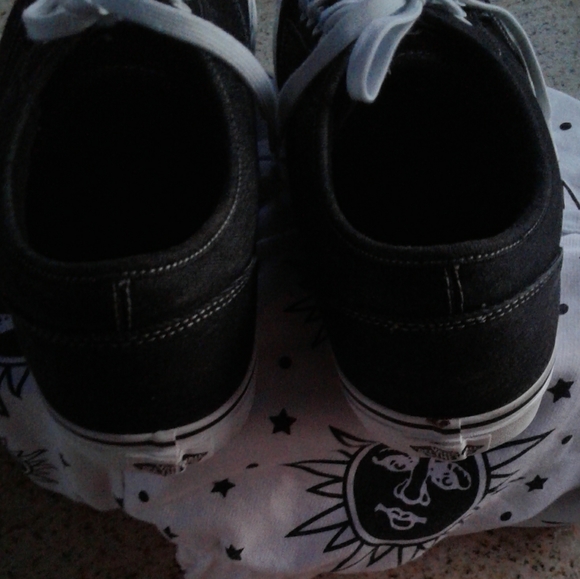 Vans - Picture 3 of 8